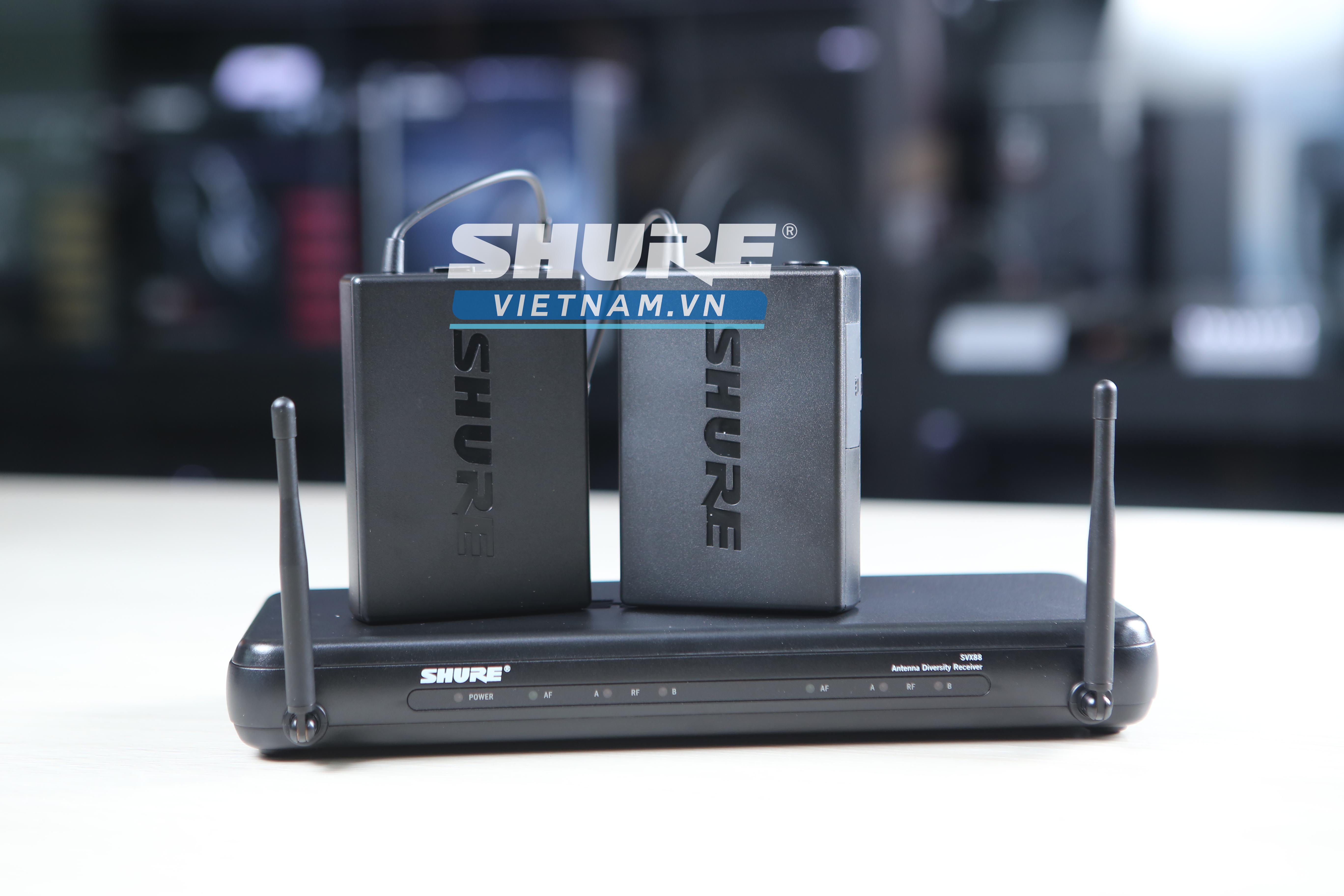 Bộ thu và phát kèm micro không dây cài áo Shure SVX188/CVL Dual